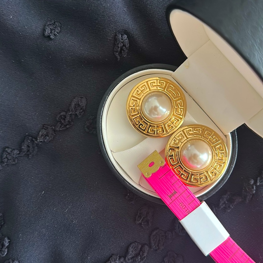 Givenchy Mabe Pearl Clip Earrings - Picture 3 of 4